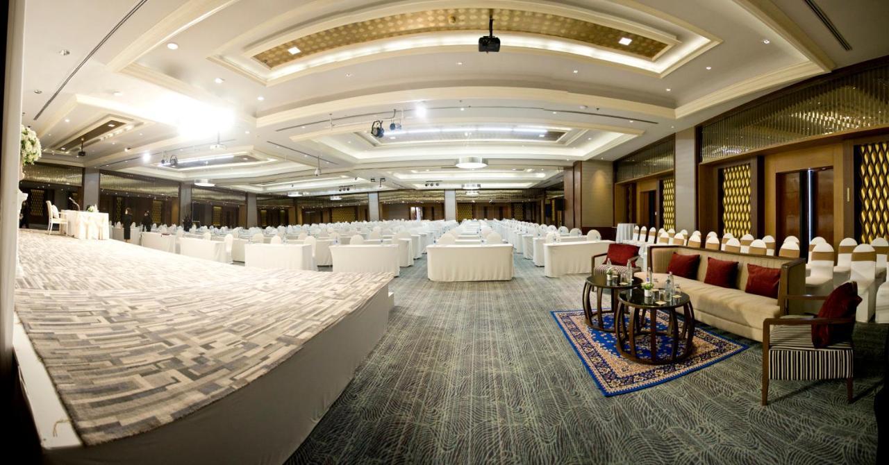 โรงแรมเรือรัษฎา 5*