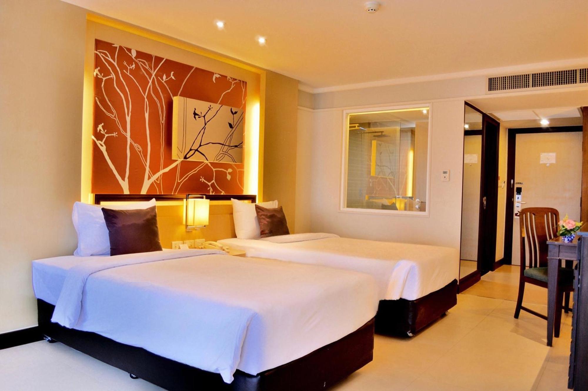 โรงแรมเรือรัษฎา 5*