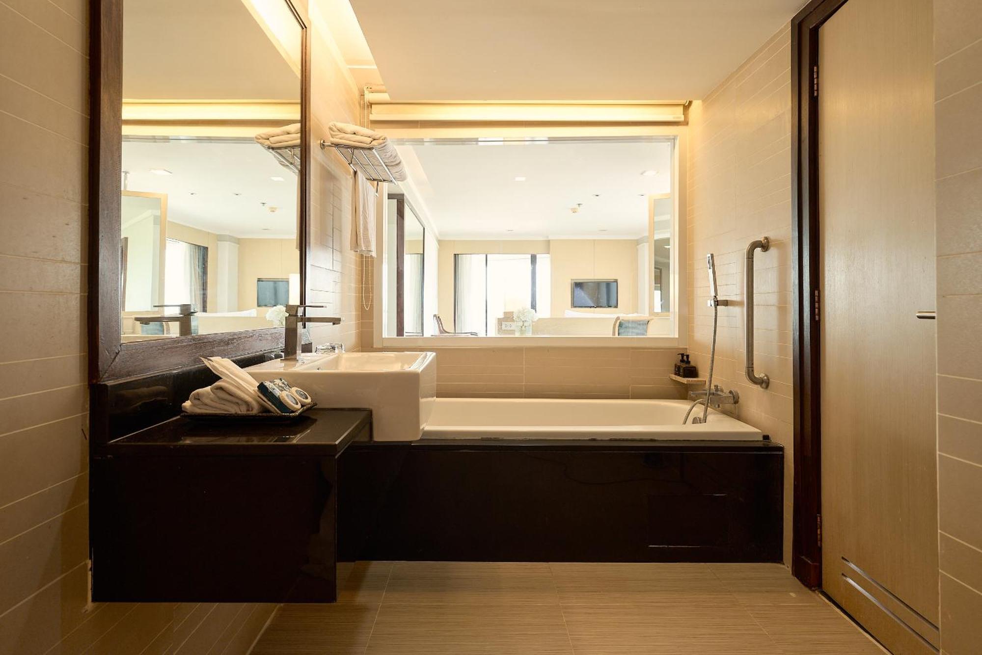 โรงแรม โรงแรมเรือรัษฎา